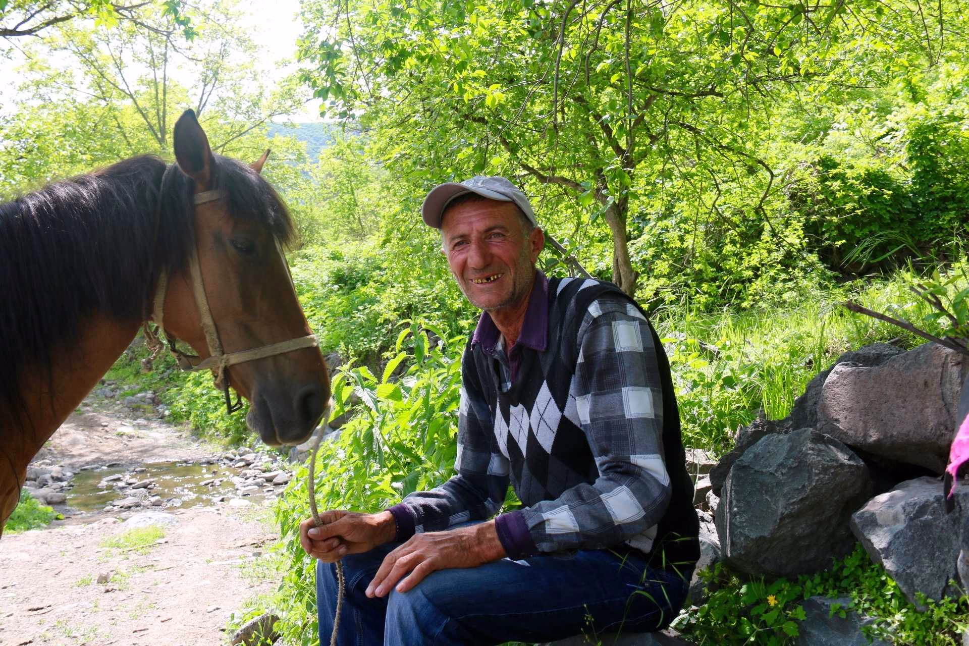 Arménien avec son cheval