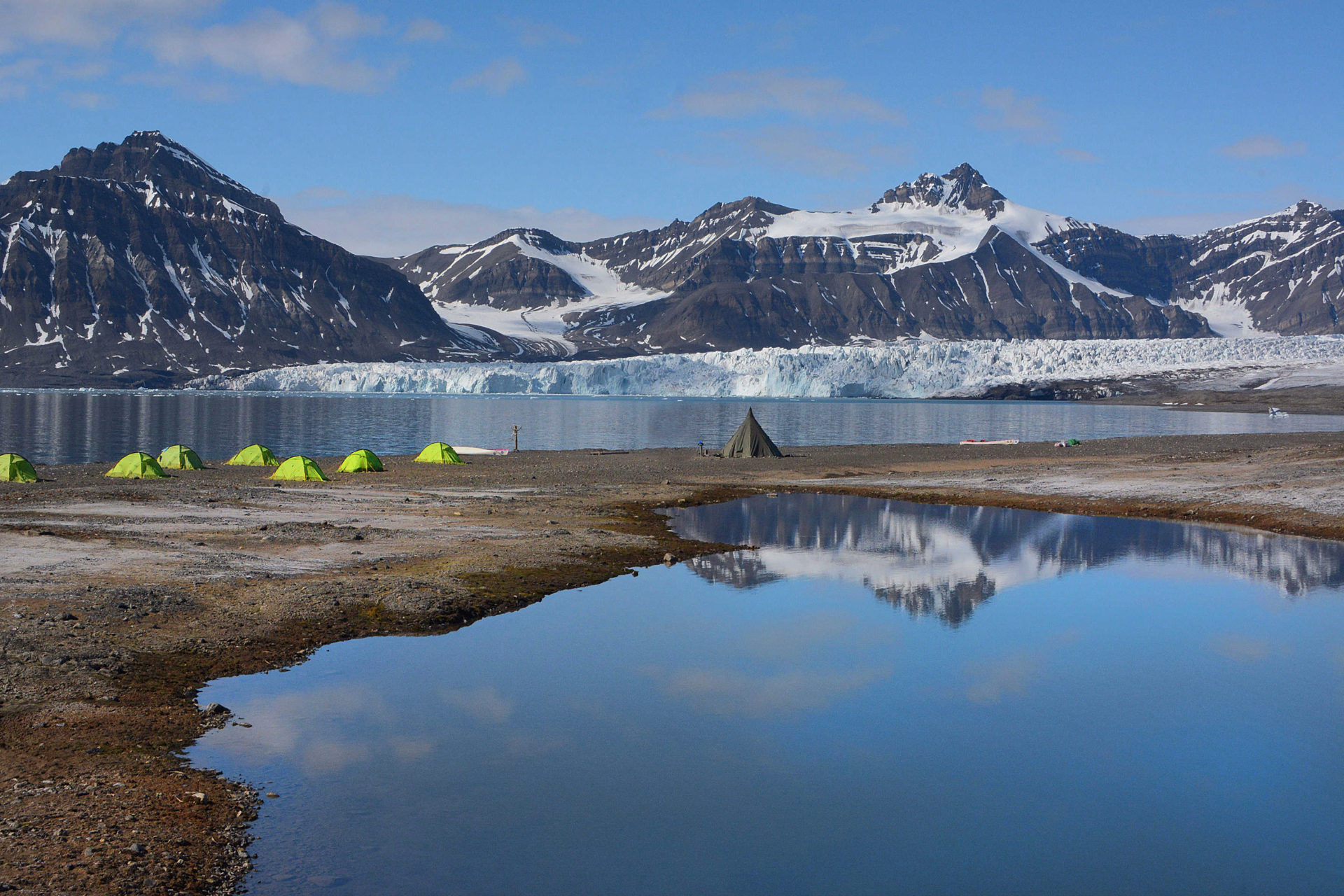Marche sur le glacier de Svéa, Svalbard, Arctique