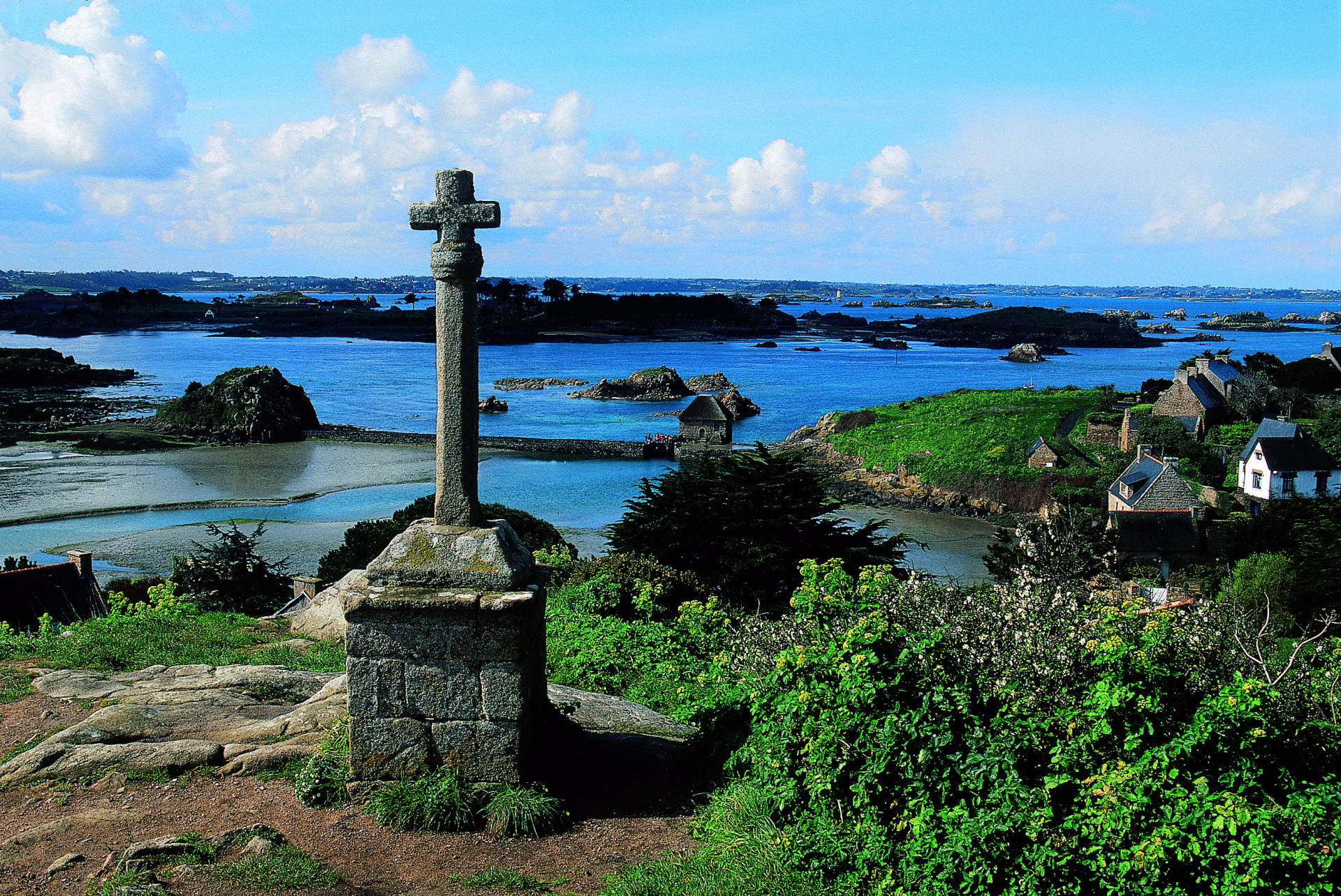 croix surplombant la mer