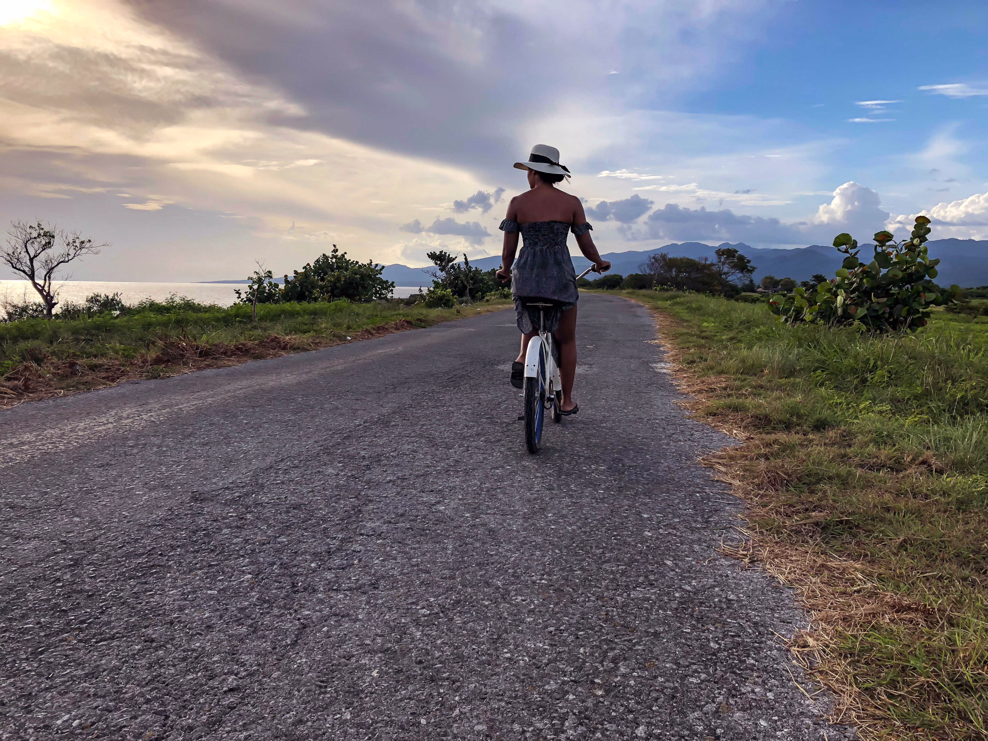 cuba - cote' east - velo - vacances - bonheur