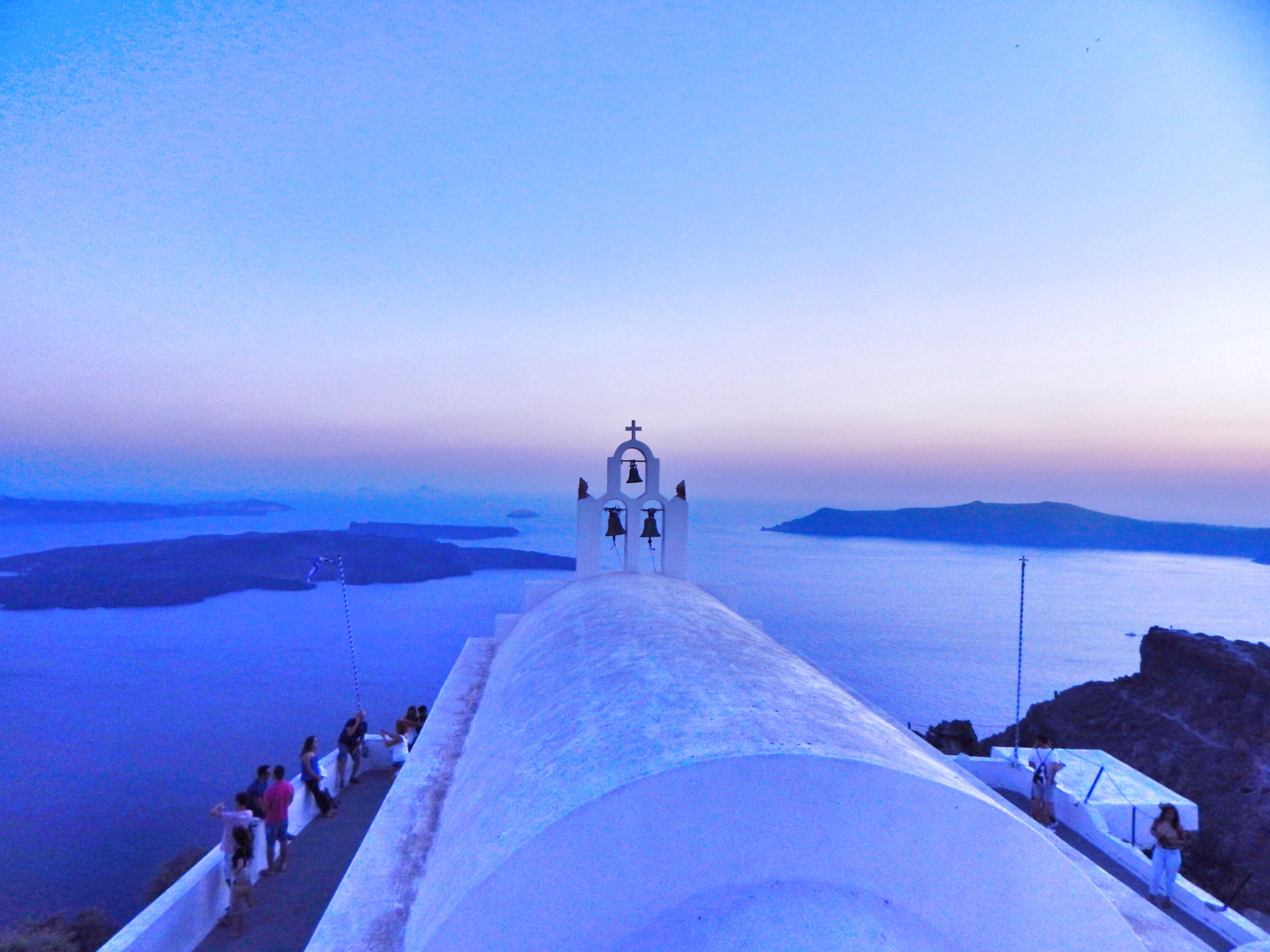 Eglise avec vue sur la mer à Santorin
