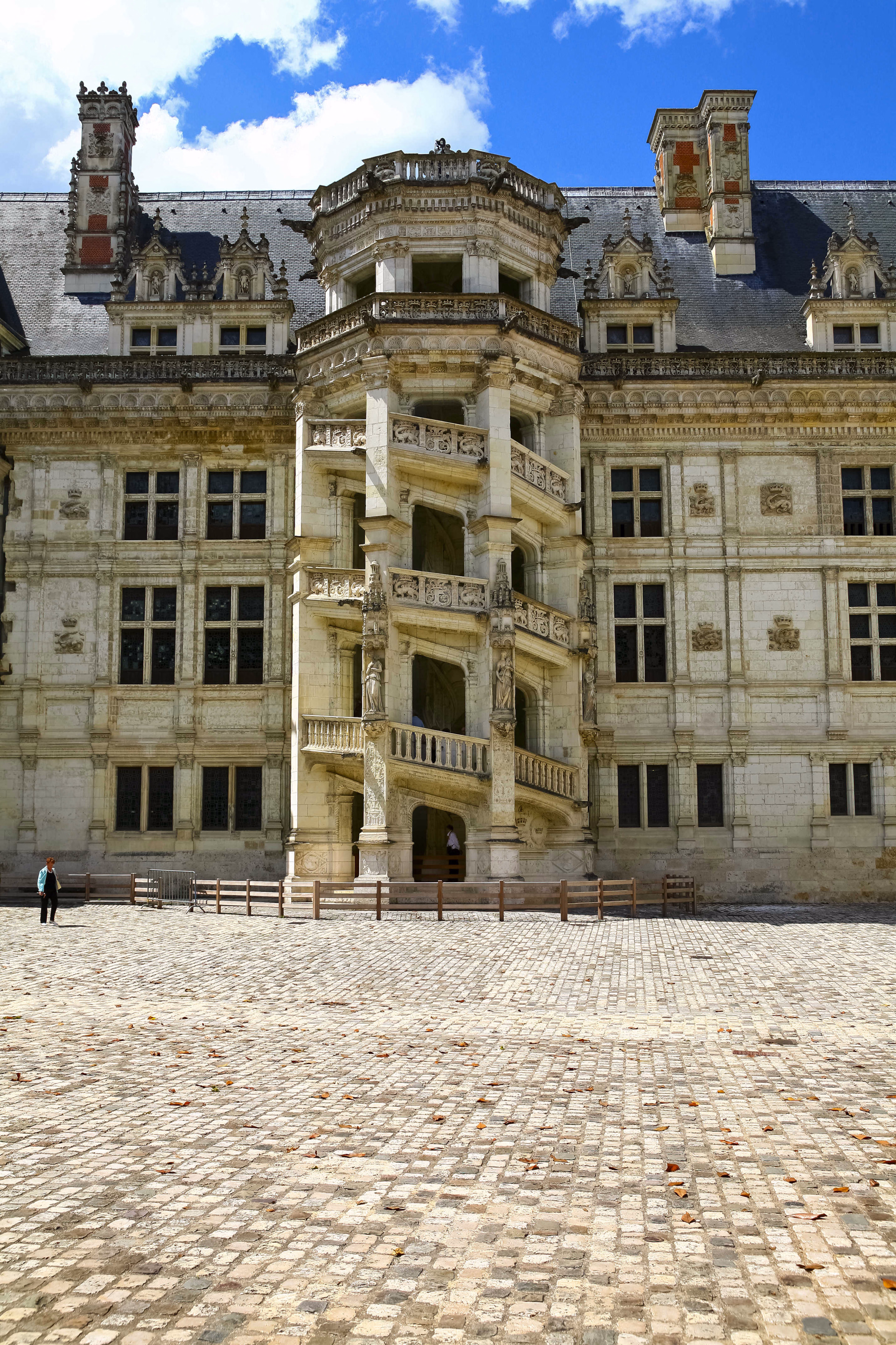 Escalier monumental au château de Blois, Val de Loire