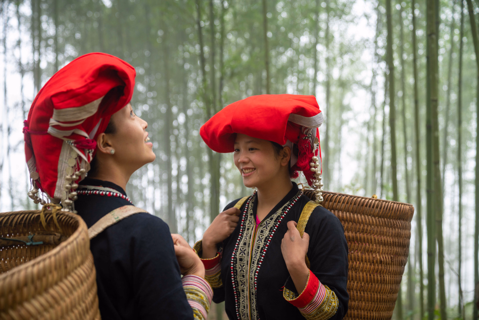Femmes Dao Rouge au Vietnam
