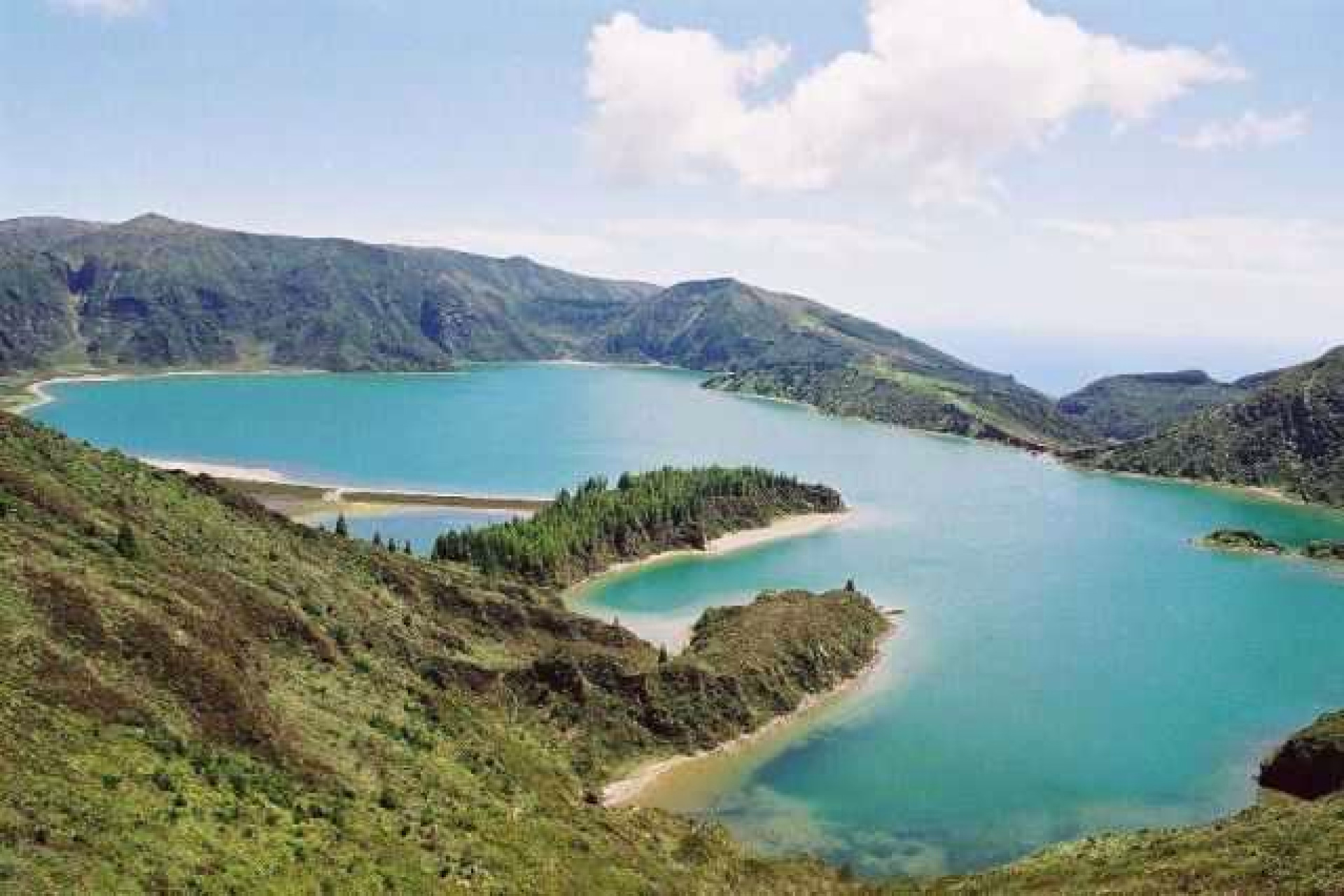 Furnas et son lac sur l'île de São Miguel
