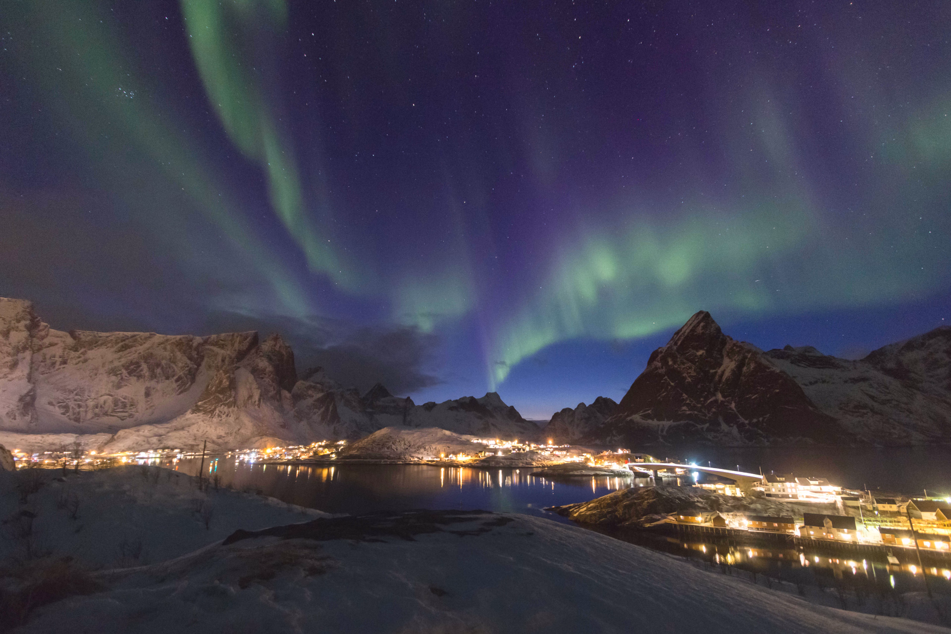Hamnoy en Norvège sous les autores boréales
