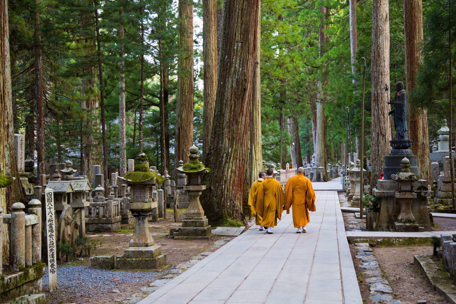 Les moines des temples de Koyasan