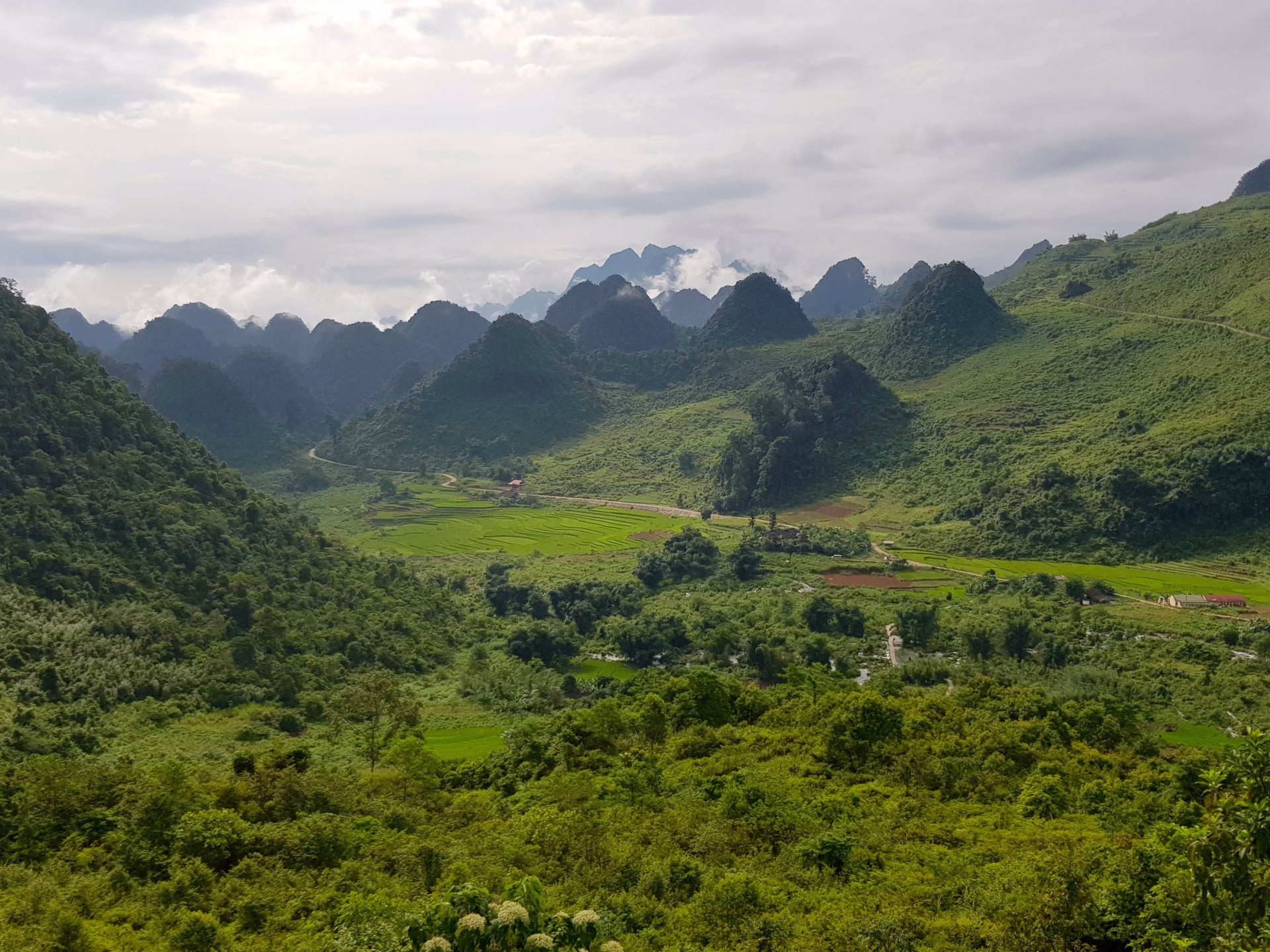 Les montagnes dans la province de Cao Bang au Vietnam
