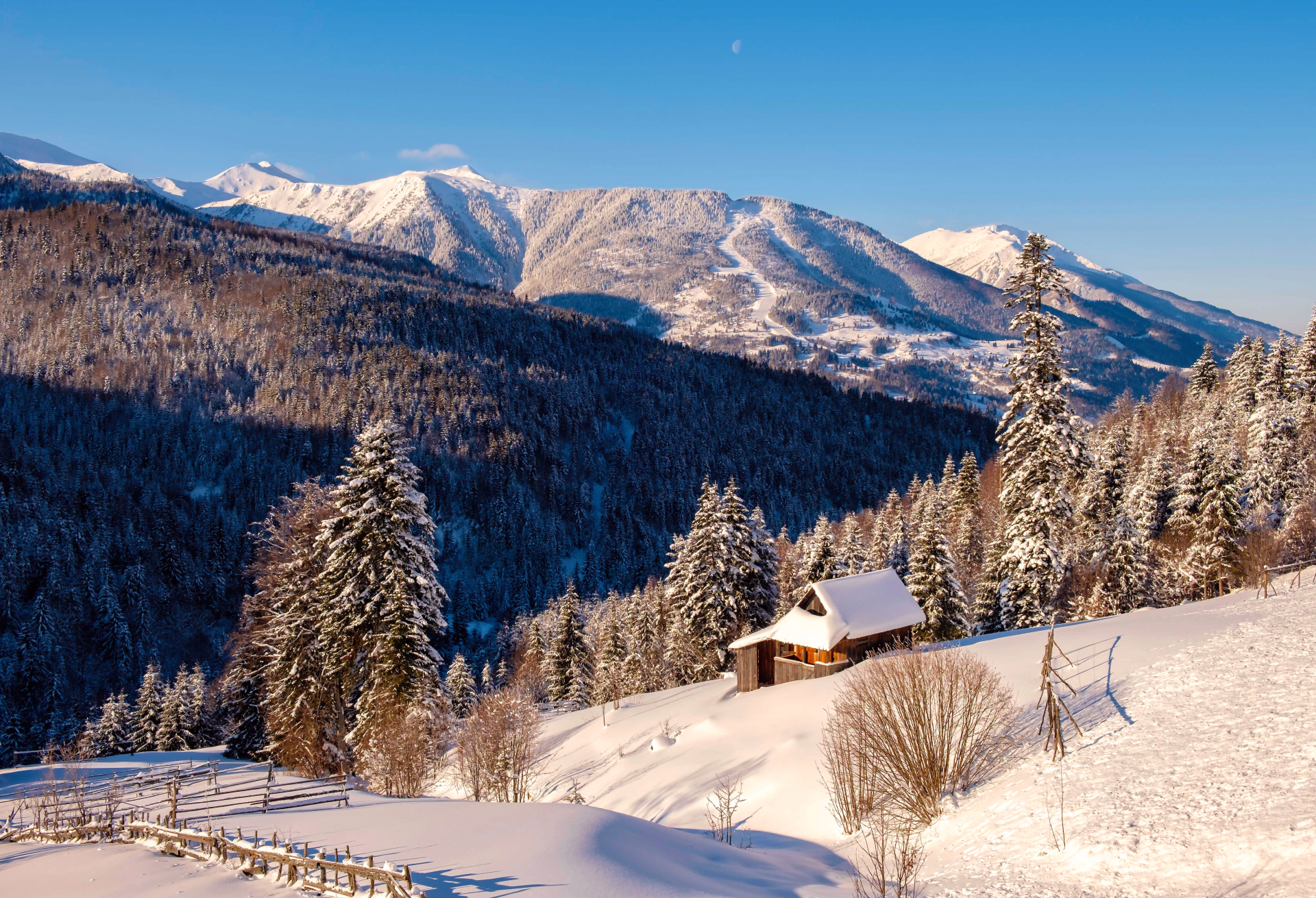 Paysage hivernal de Maramures en Roumanie
