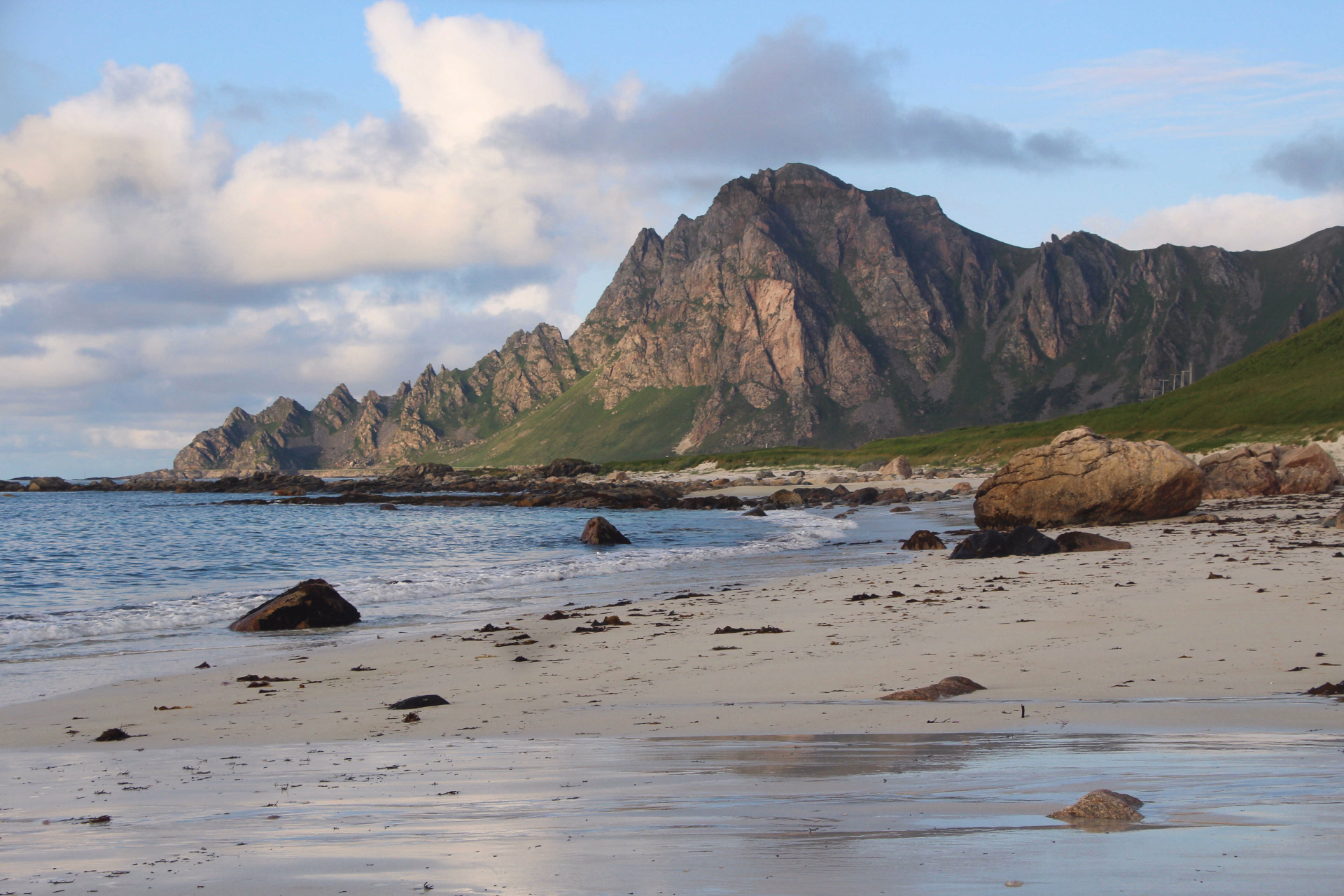 Plage de Bleik dans le Nord de la Norvège