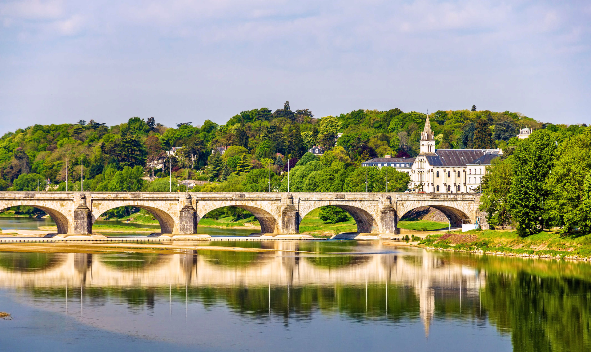 Pont Wilson enjambant la Loire à Tours, Val de Loire