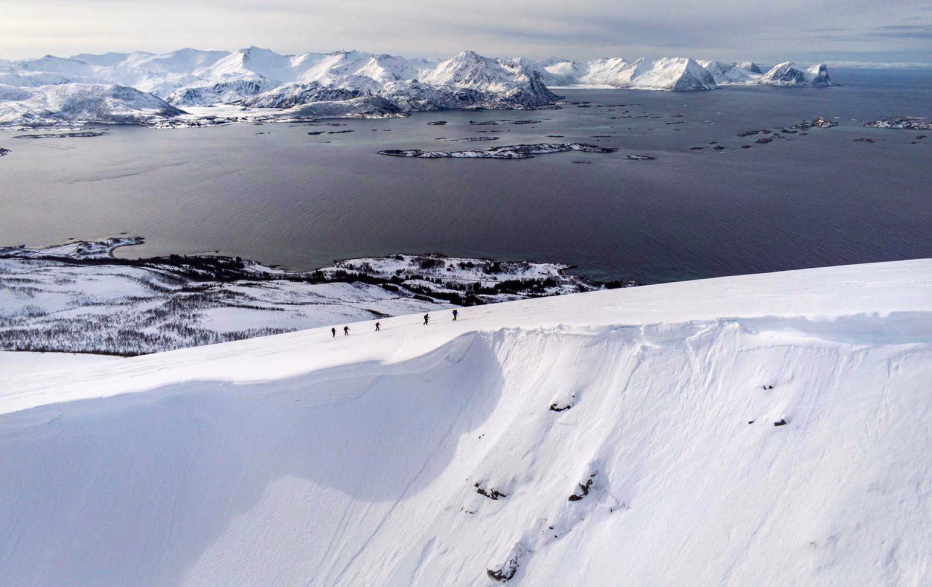 Randonnée du Husfjellet, île de Senja en Norvège du Nord