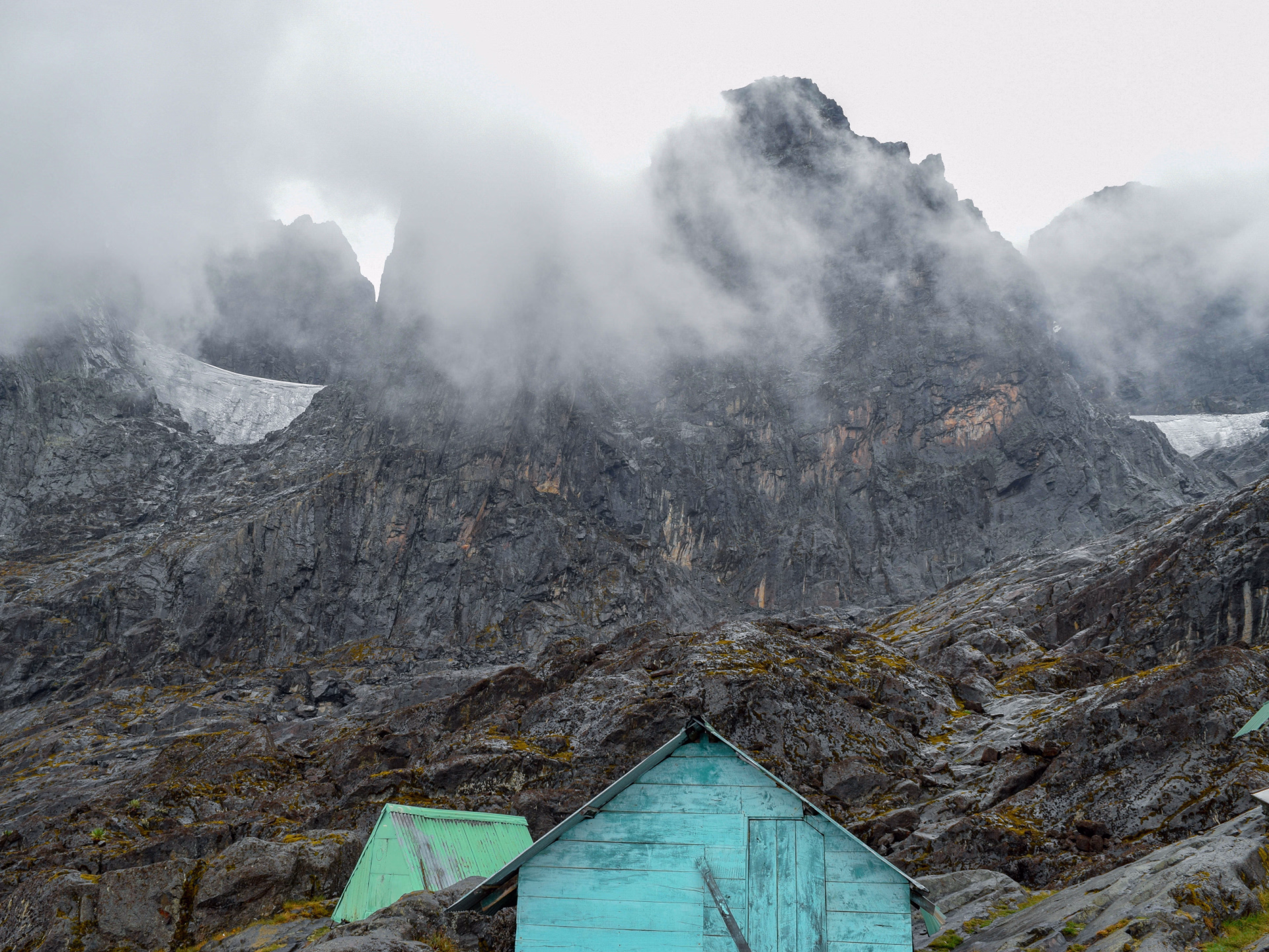 Ascension du Ruwenzori : conquête des montagnes de la lune