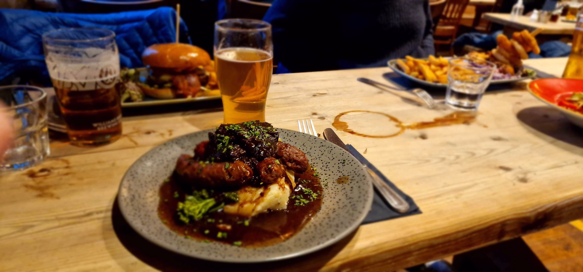Repas dans un pub écossais