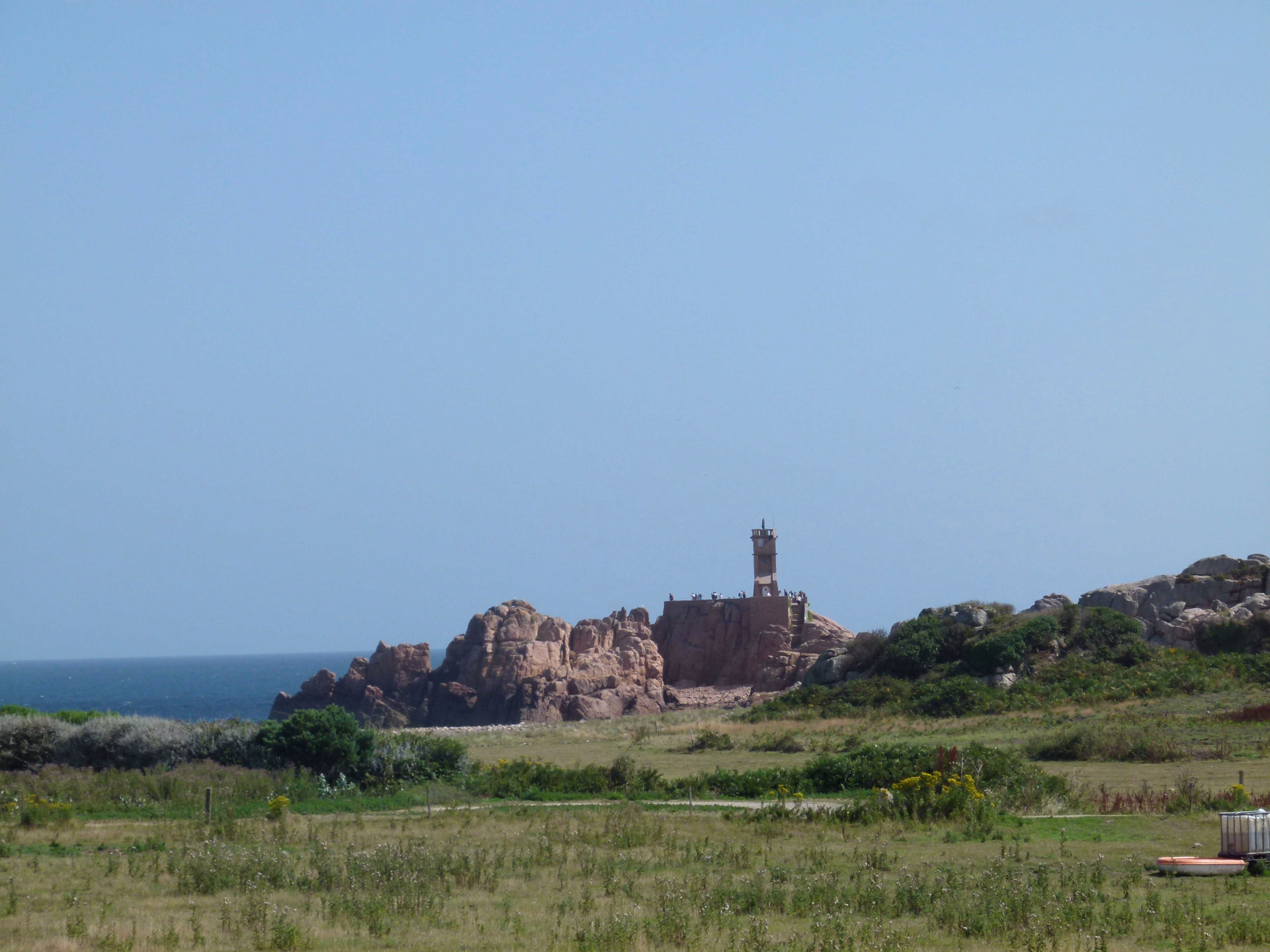 Roche sur la côte de granit rose