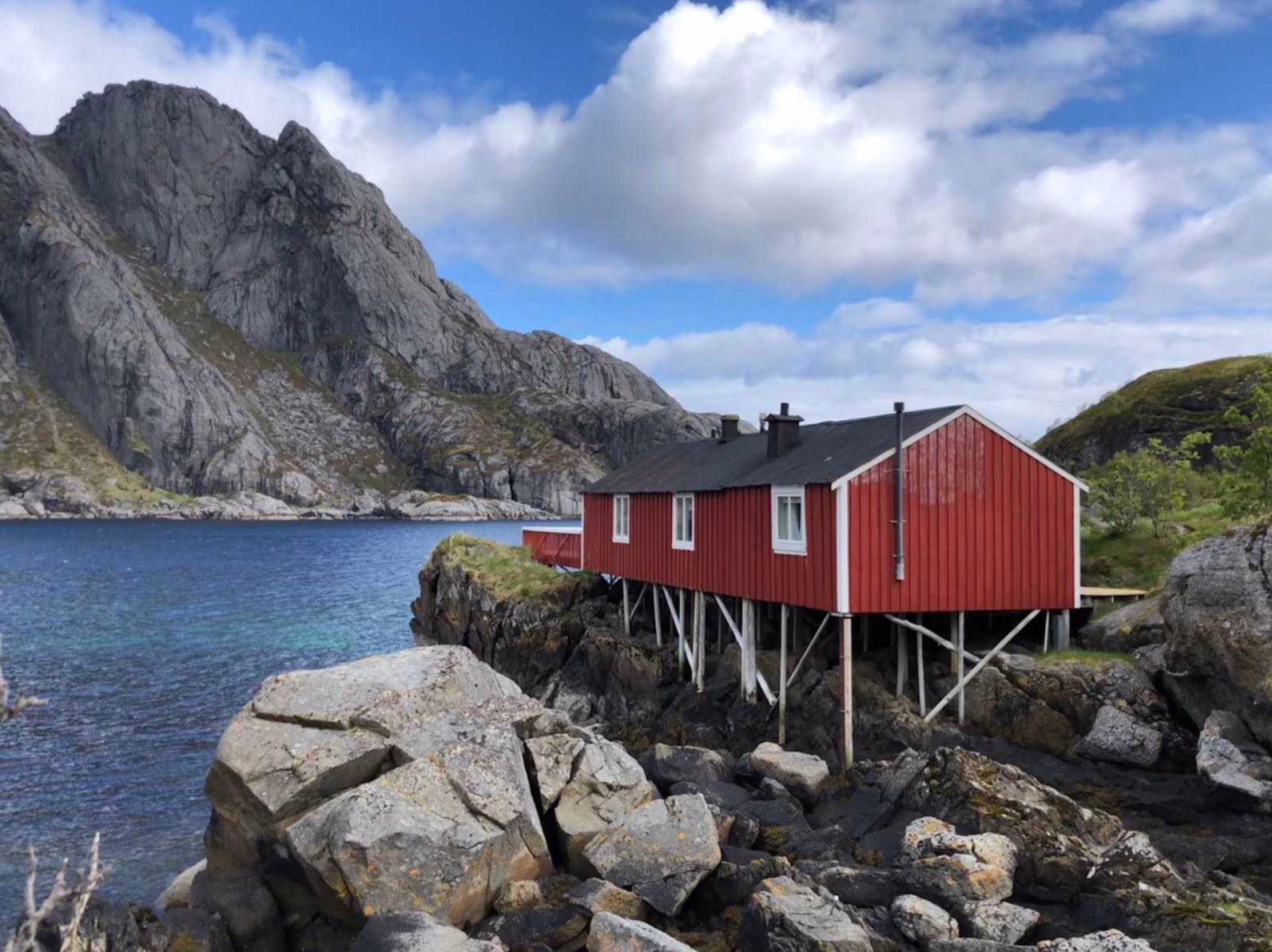 Rorbu rouge en Norvège, île Lofoten