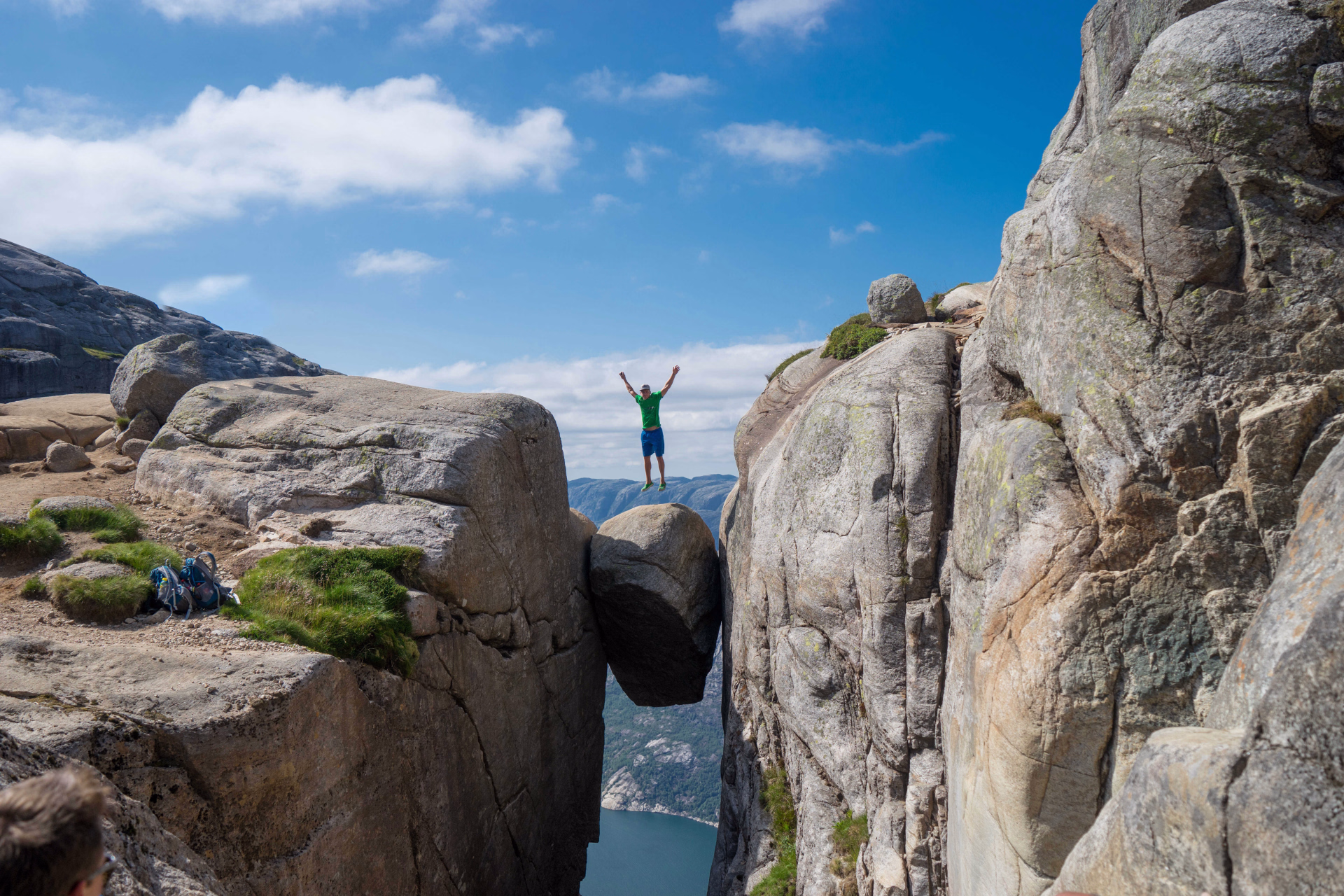 Kjerag  ou la pierre suspendue en Norvège