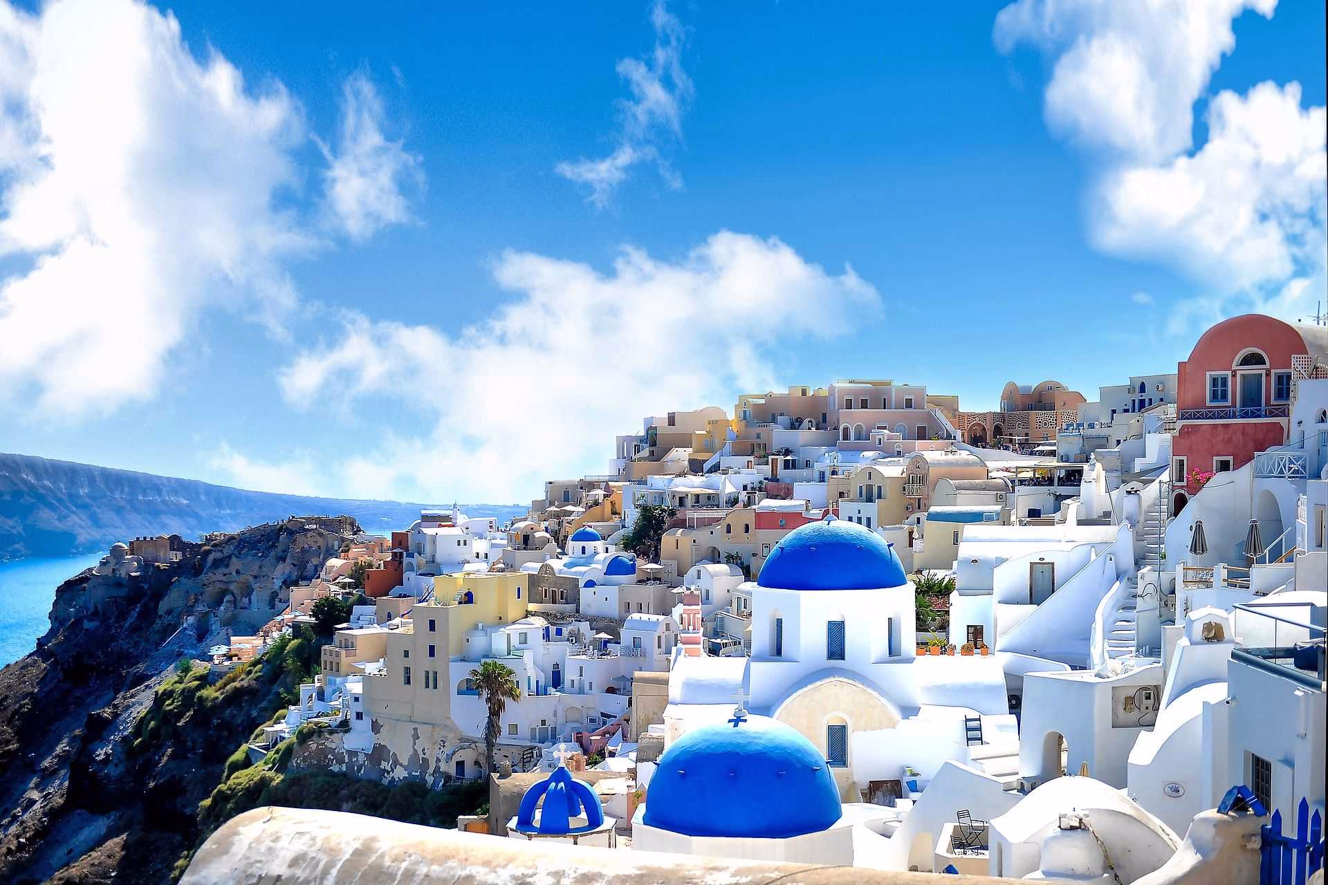 Village sur l'ile de Santorin dans les Cyclades