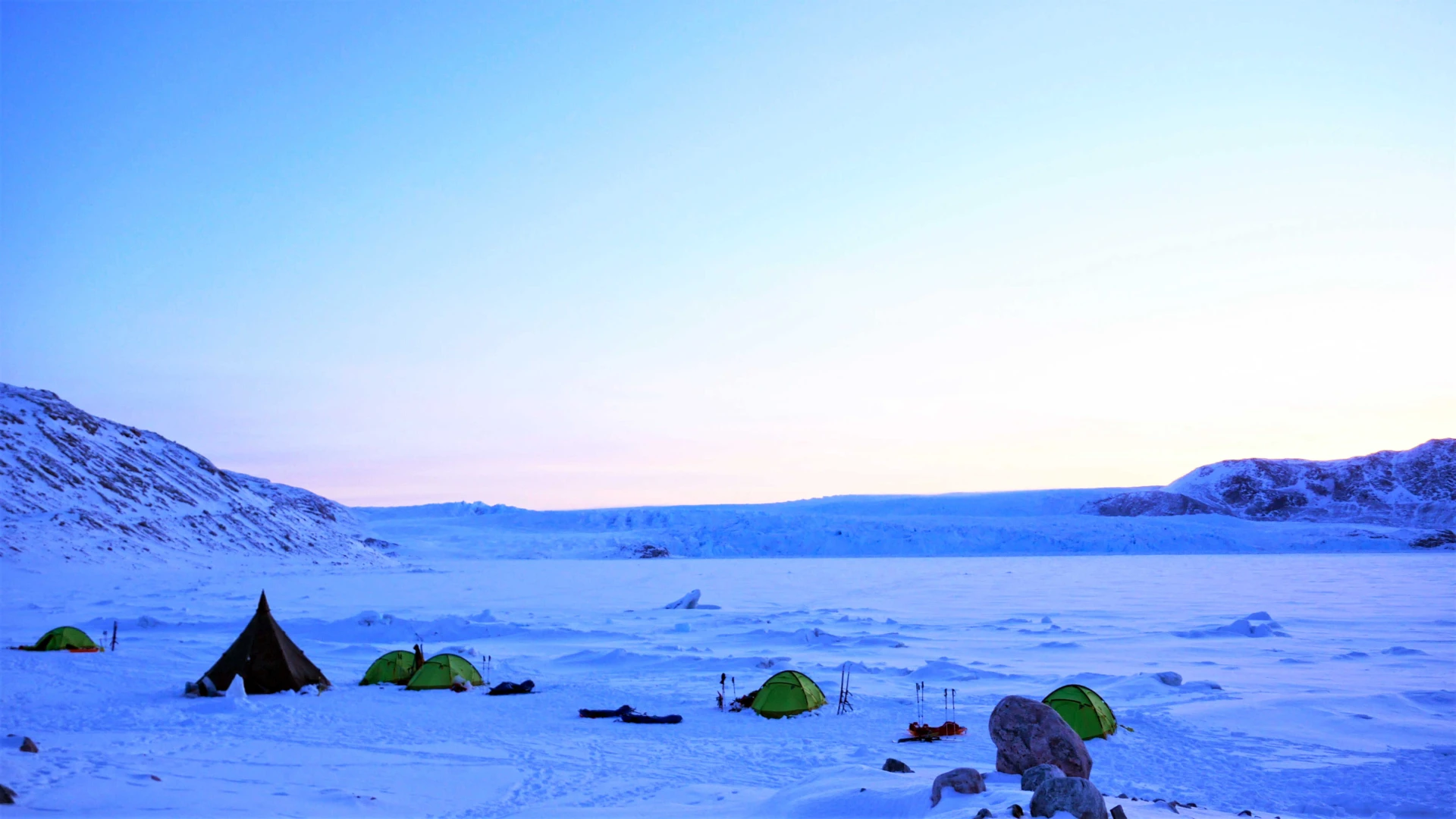 Voyage aventure sous tente en Arctique au Groenland