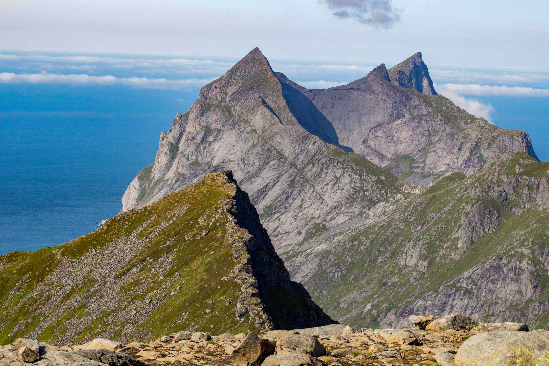 Voyage dans les îles lofoten, sommet du Munkan