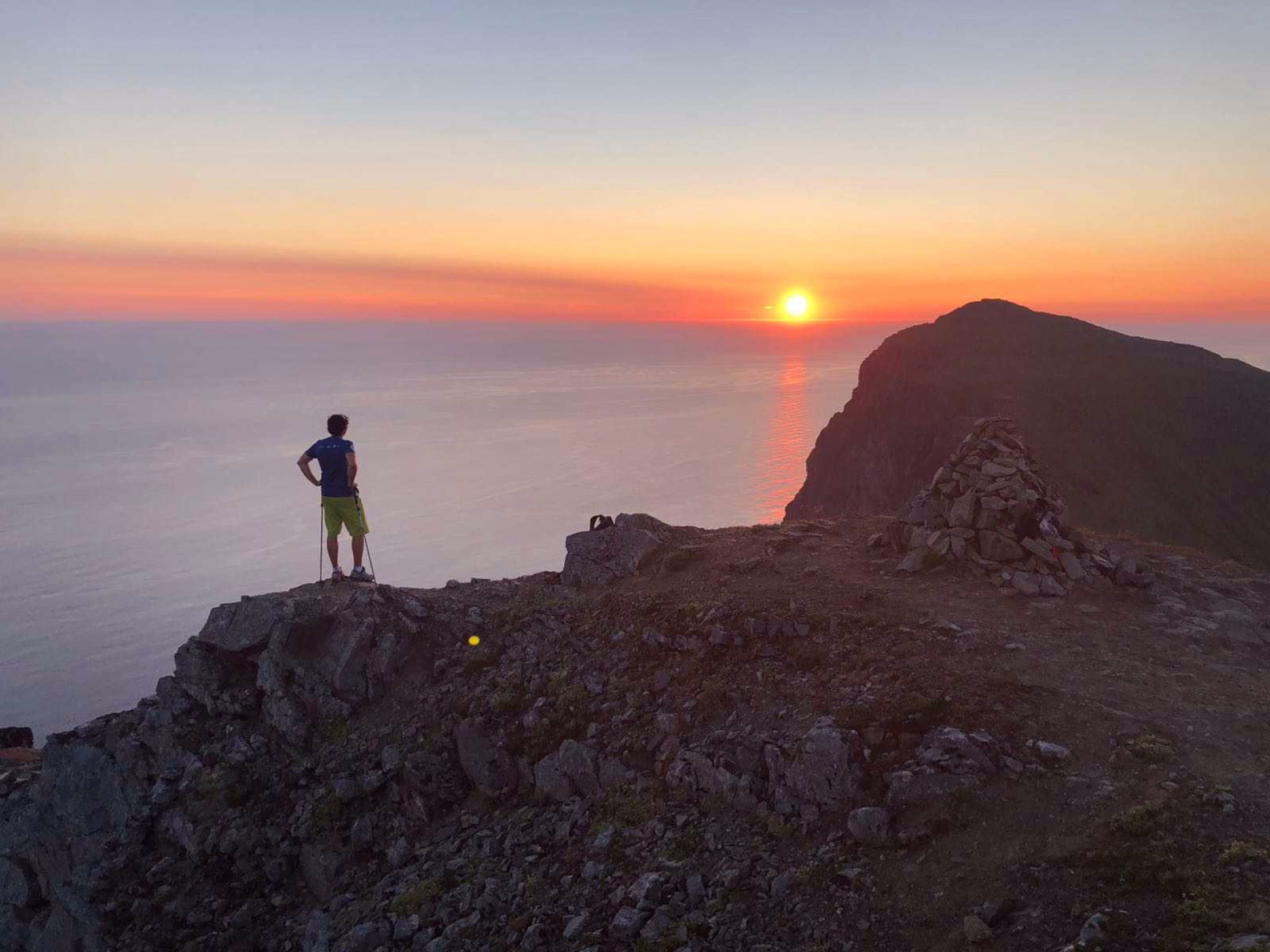 voyage Trek au sommet du Mont ryten dans les iles Lofoten Norvege