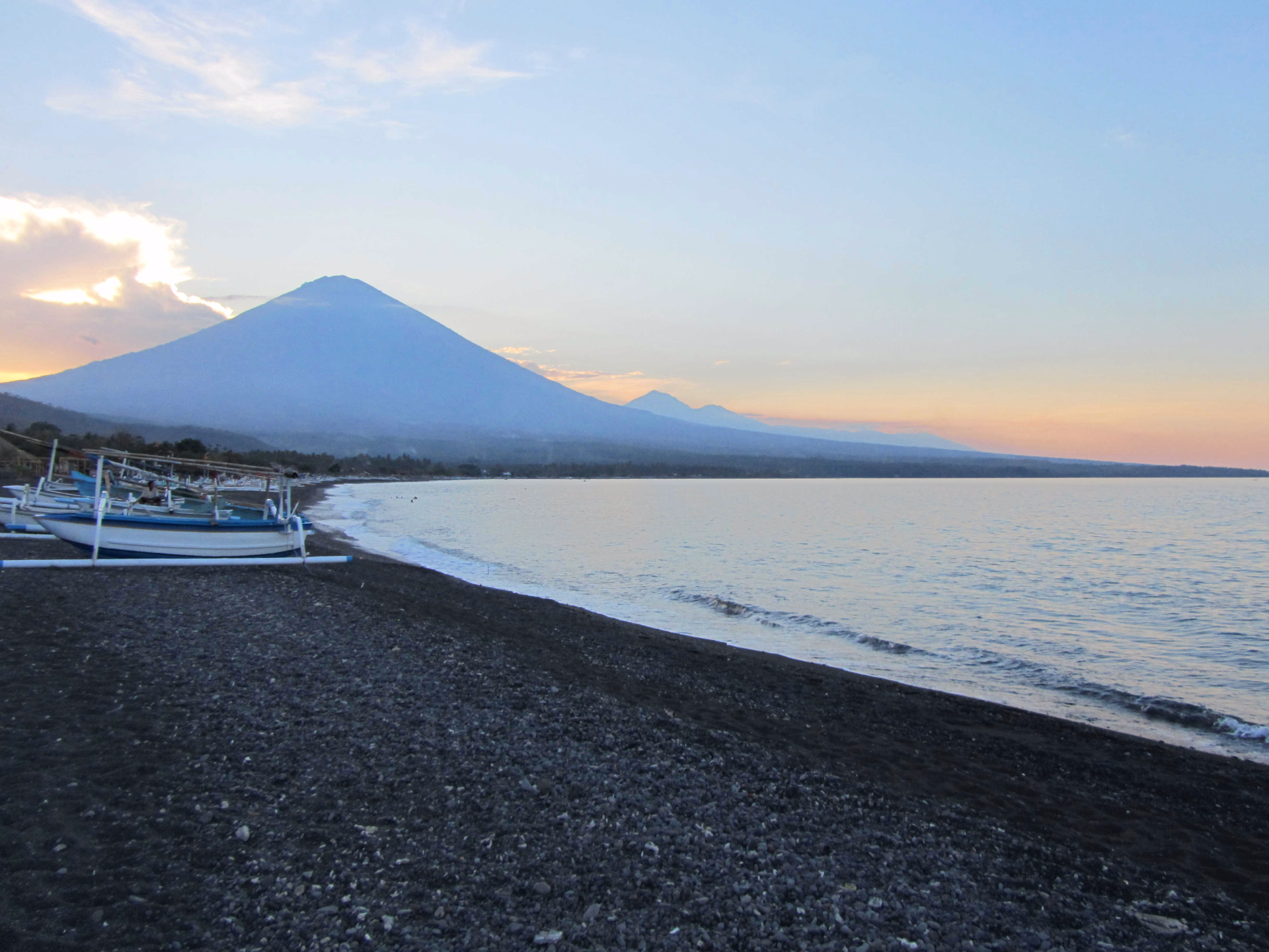Vue de volcan agung depuis amed