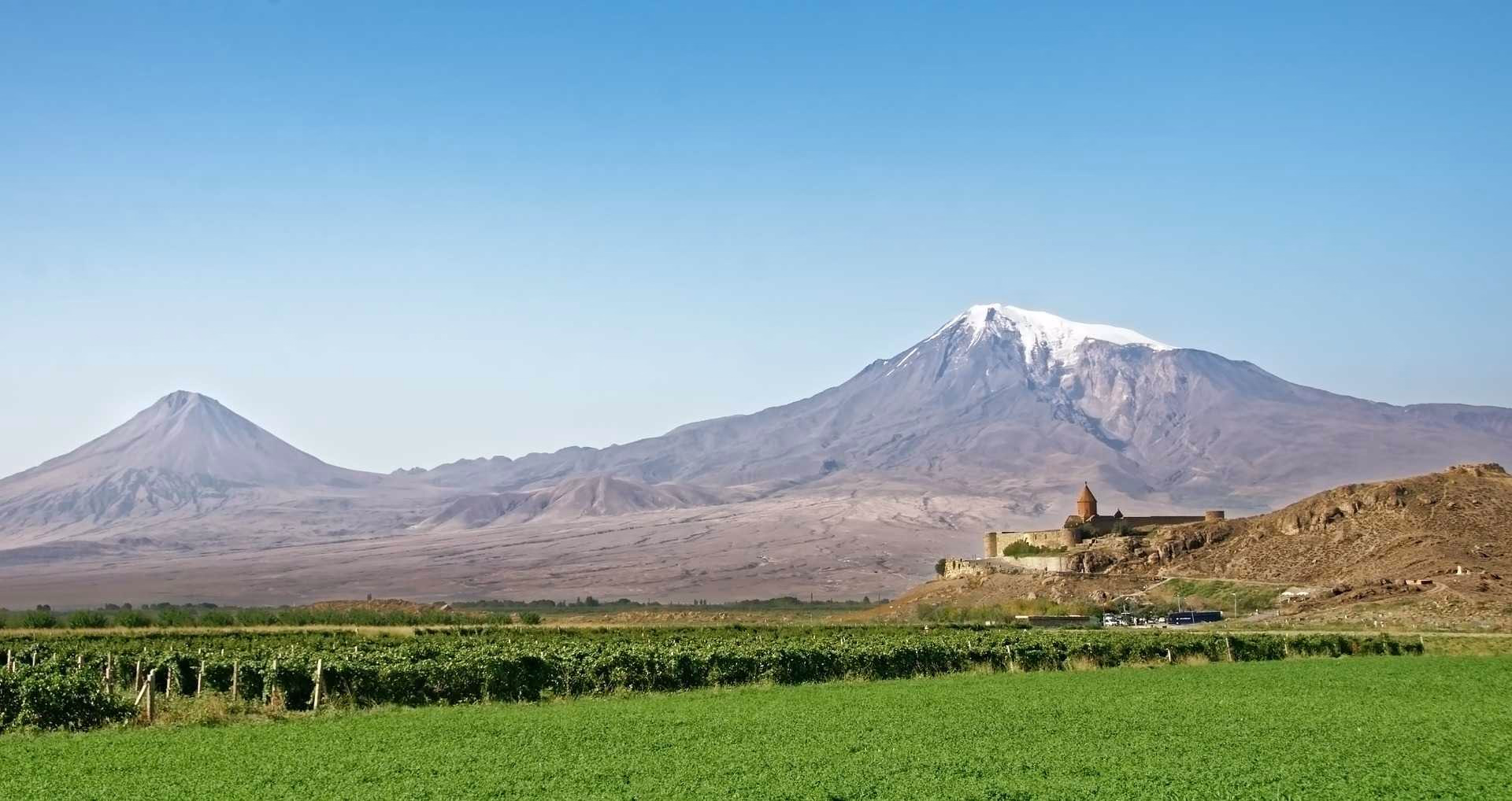 Vue sur le monastère de Khor Virap et le mont Ararat