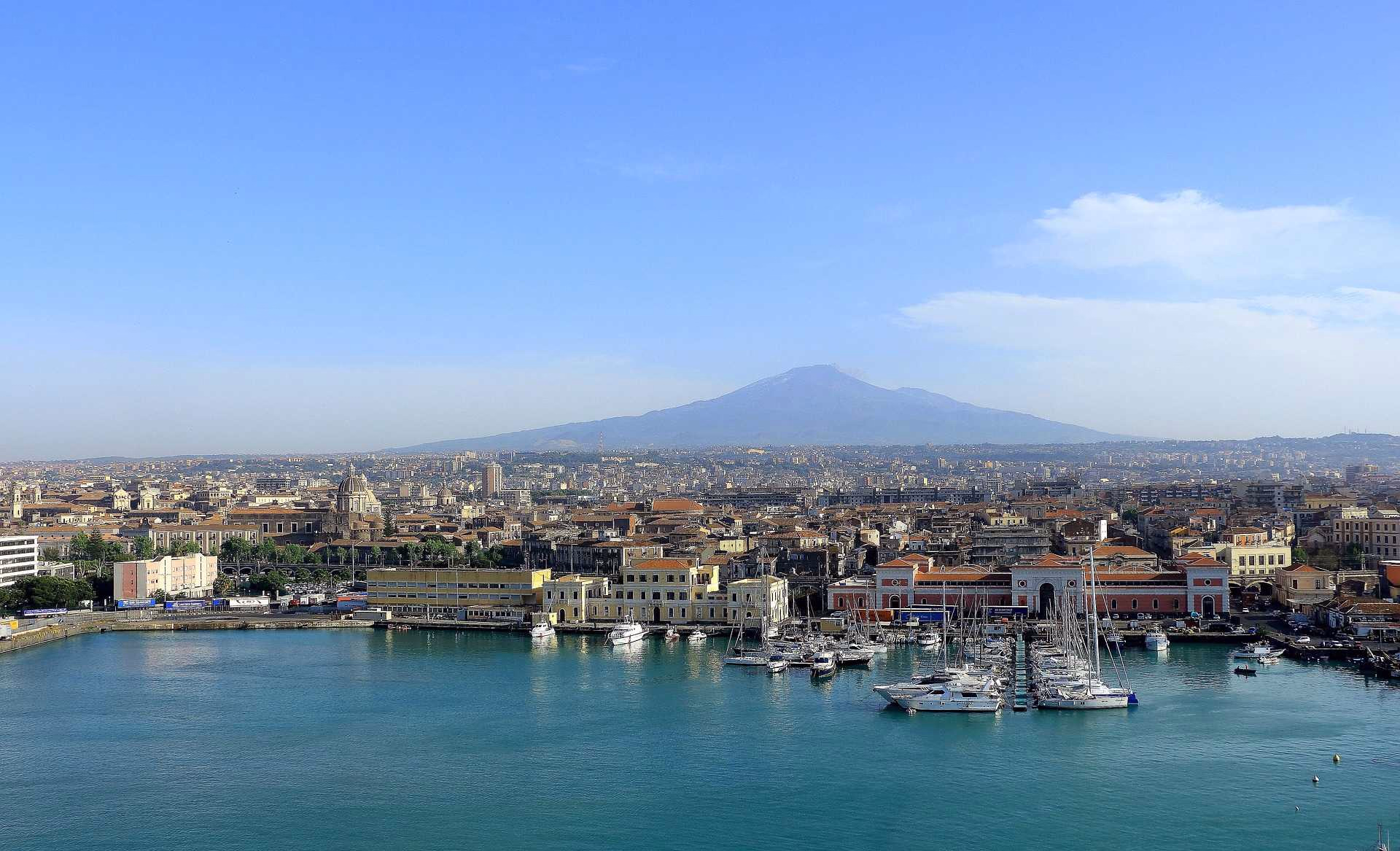 Vue sur l'Etna depuis Catane