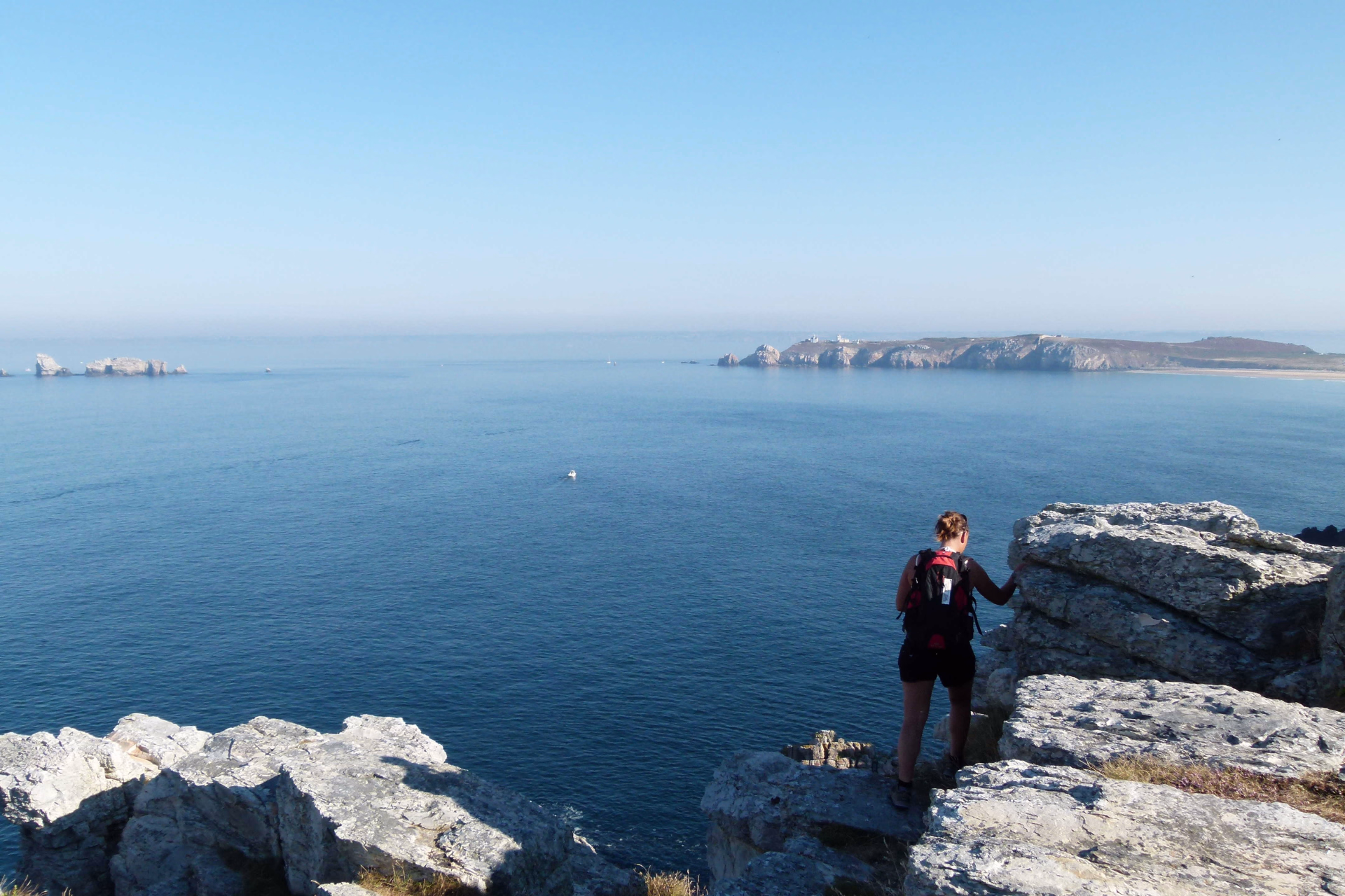 Vue sur l'île d'Ouessant depuis Crozon