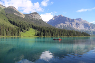 Canoe sur le lac Emerald, Parc National de Yoho, Ouest Canada