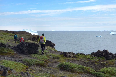 Randonnée sur l'île de Disko au Groenland, vue sur l'océan