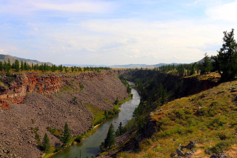 Canyon et  rivière Chuluut en Mongolie
