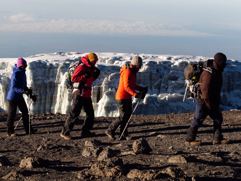 Nuage lenticulaire sur le massif du Kibo au Kilimandjaro Tanzanie
