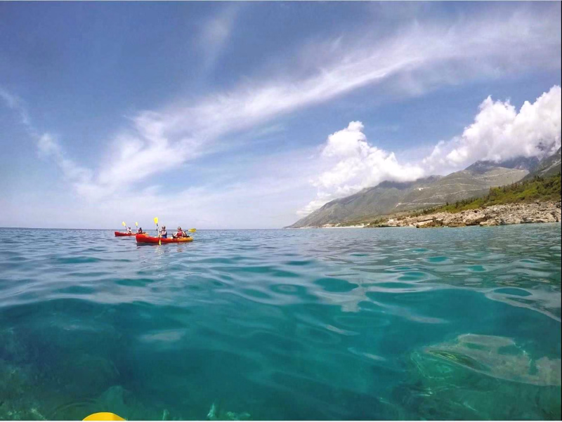 Navigation kayak en Albanie