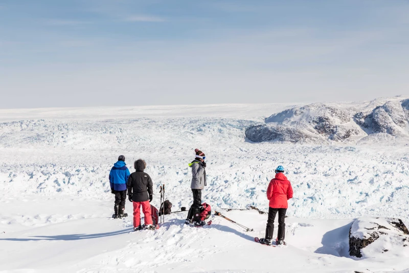 Pause devant la glace de l'Icefjord, Groenland