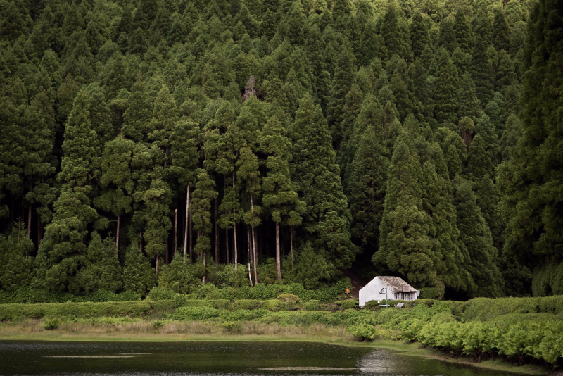 Petite maison au bord d'un lac, proche de Lagoa, sur l'île de Sao Miguel, aux Açores