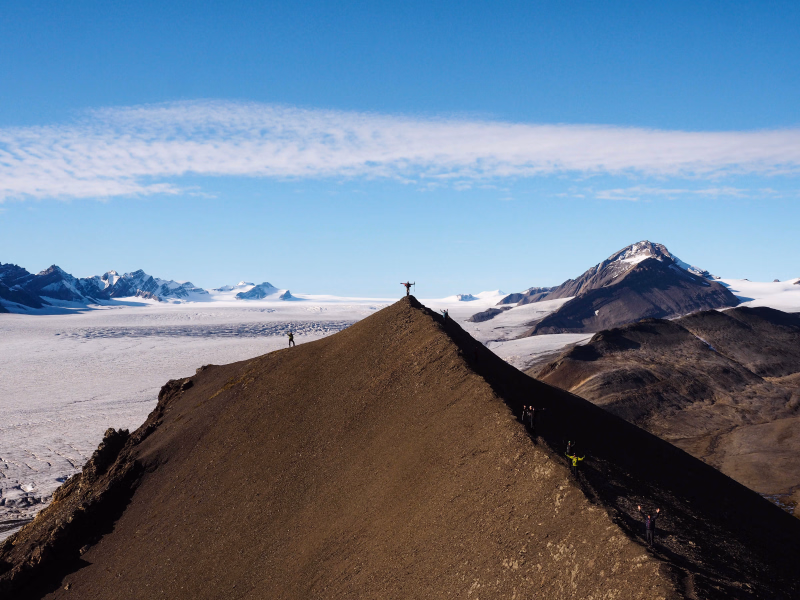 Randonnée sur les crêtes du Svalbard dans le Grand Nord