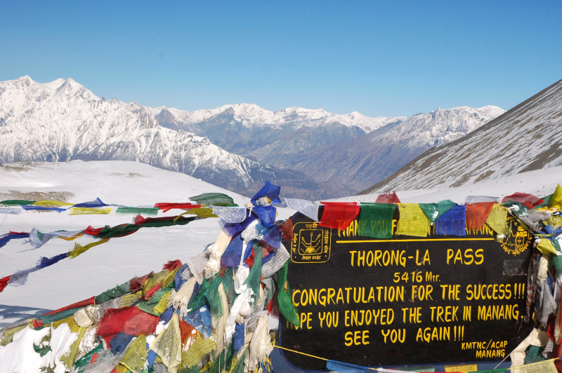 Sommet du col de Thorong, sur le tour des Annapurnas
