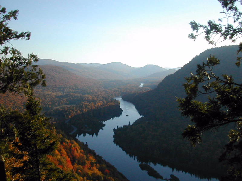 Vallée glaciaire du Parc National de la Jacques Cartier et rivière Jacques-Cartier
