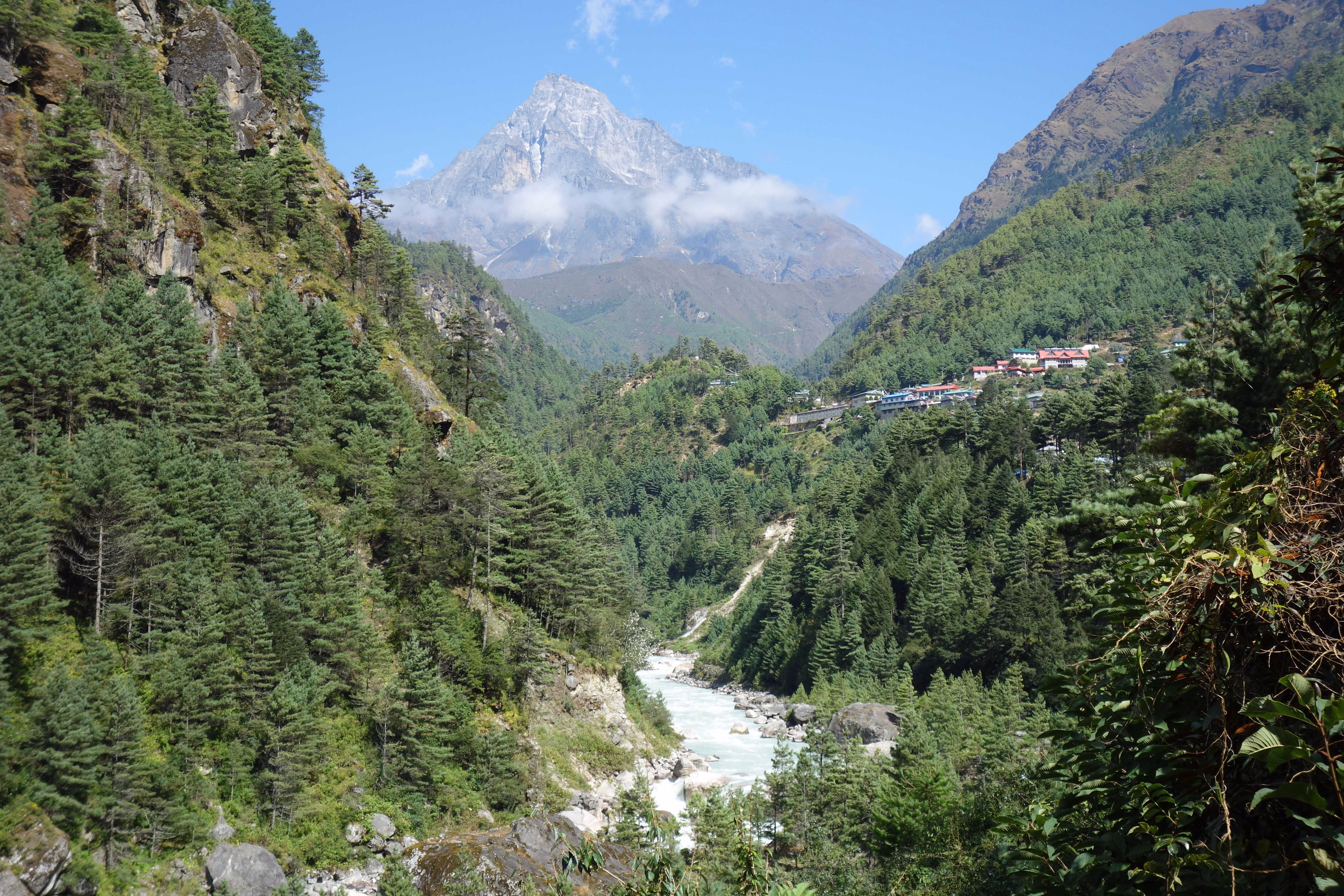 Découvrez nos voyages sportifs à Nuptse pour vos prochaines vacances