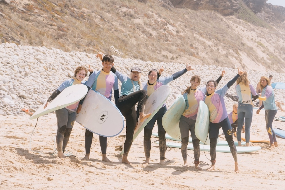 Séjour surf authentique face à l'île de Pessegueiro