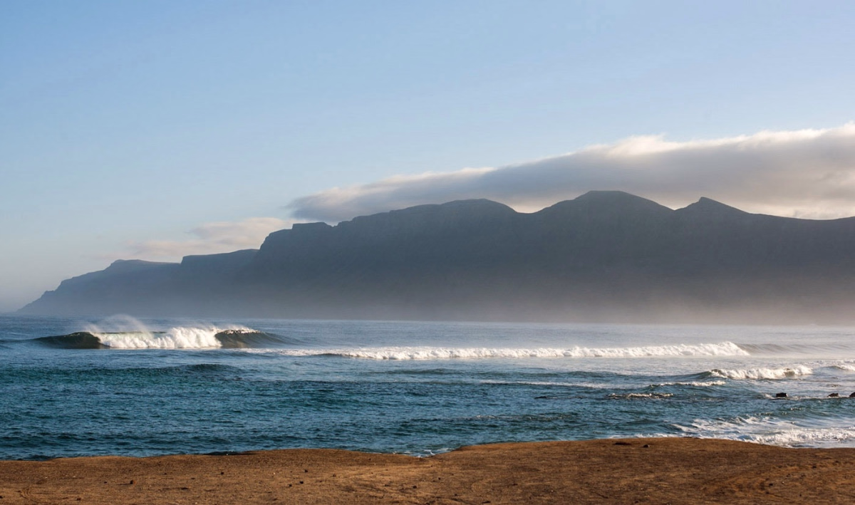 Surf Camp à Famara au Bord de Mer: Profitez de nôtre séjour Surf&Yoga