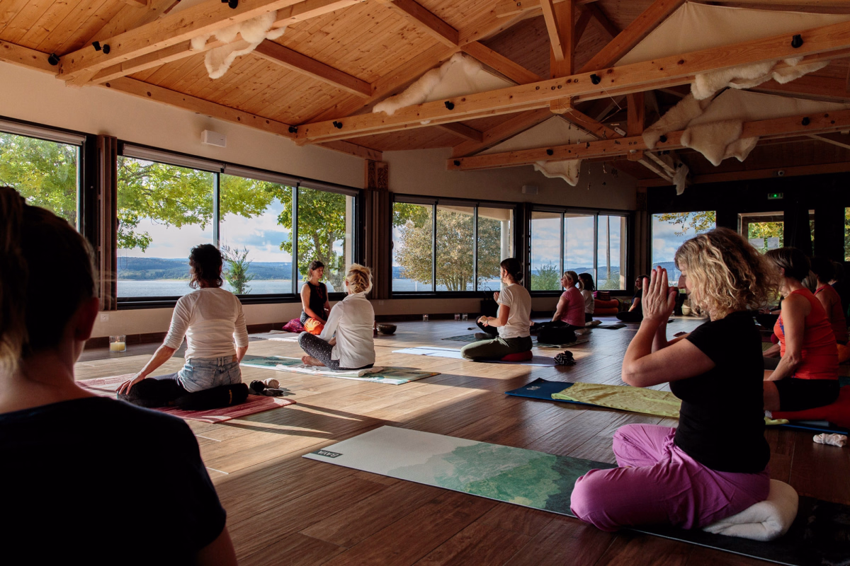 Retraite de Yoga en pleine nature au bord du Lac de Naussac