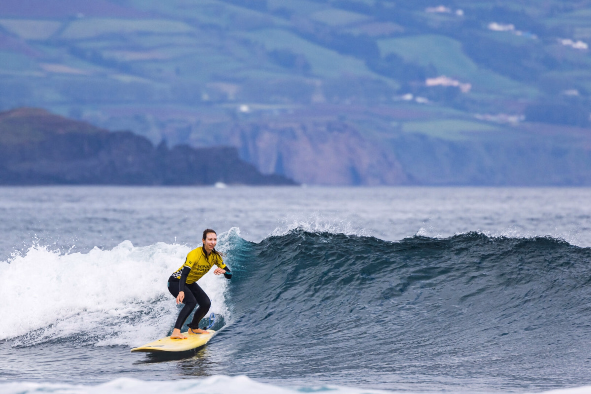 Surf aux Açores avec source chaude volcanique