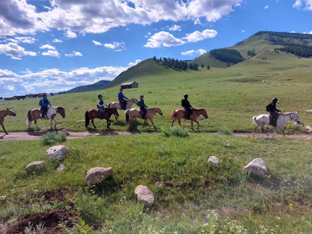 Voyage à cheval - Randonnée à cheval dans le parc national de Terelj en Mongolie