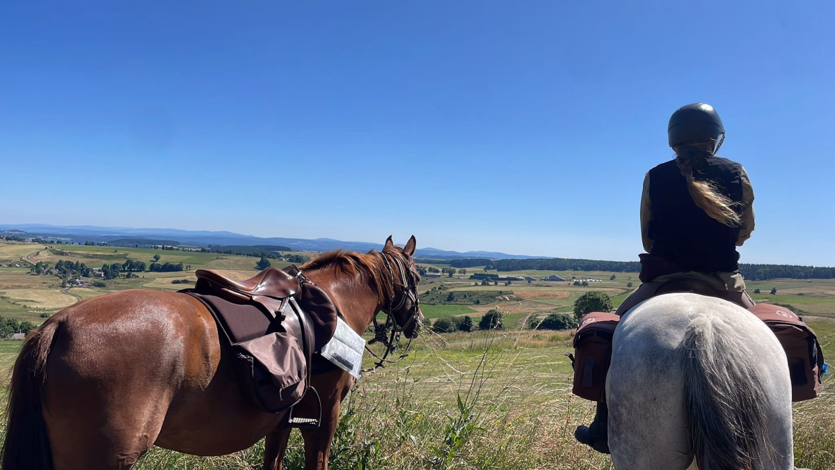 Voyage à cheval - France : 5 jours de randonnée équestre, entre plateaux Ardèchois et Haute Loire