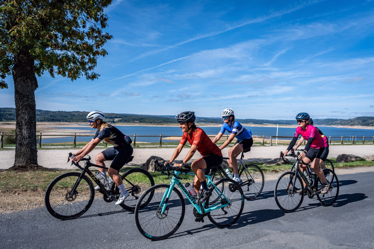 Stage de cyclisme 100% féminin & Yoga, au bord du Lac de Naussac