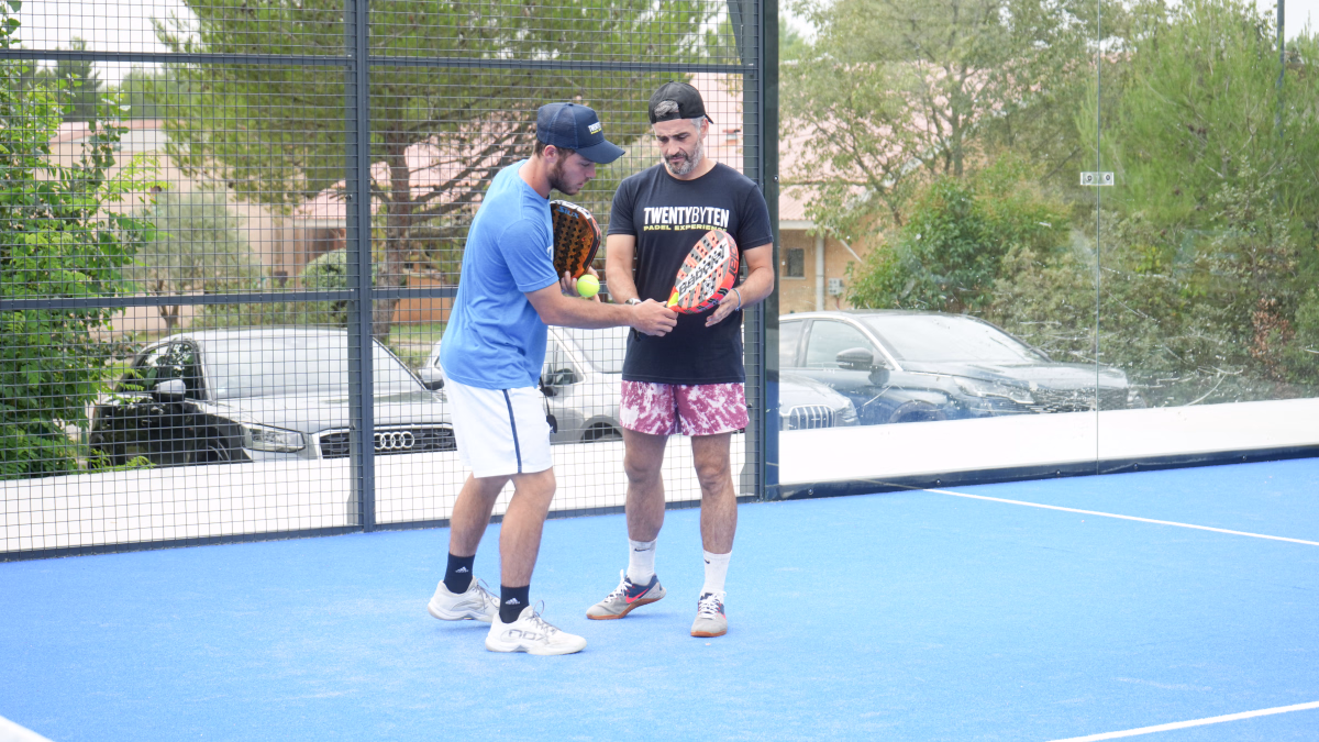 Boostez votre technique de padel au soleil à Saint-Raphaël