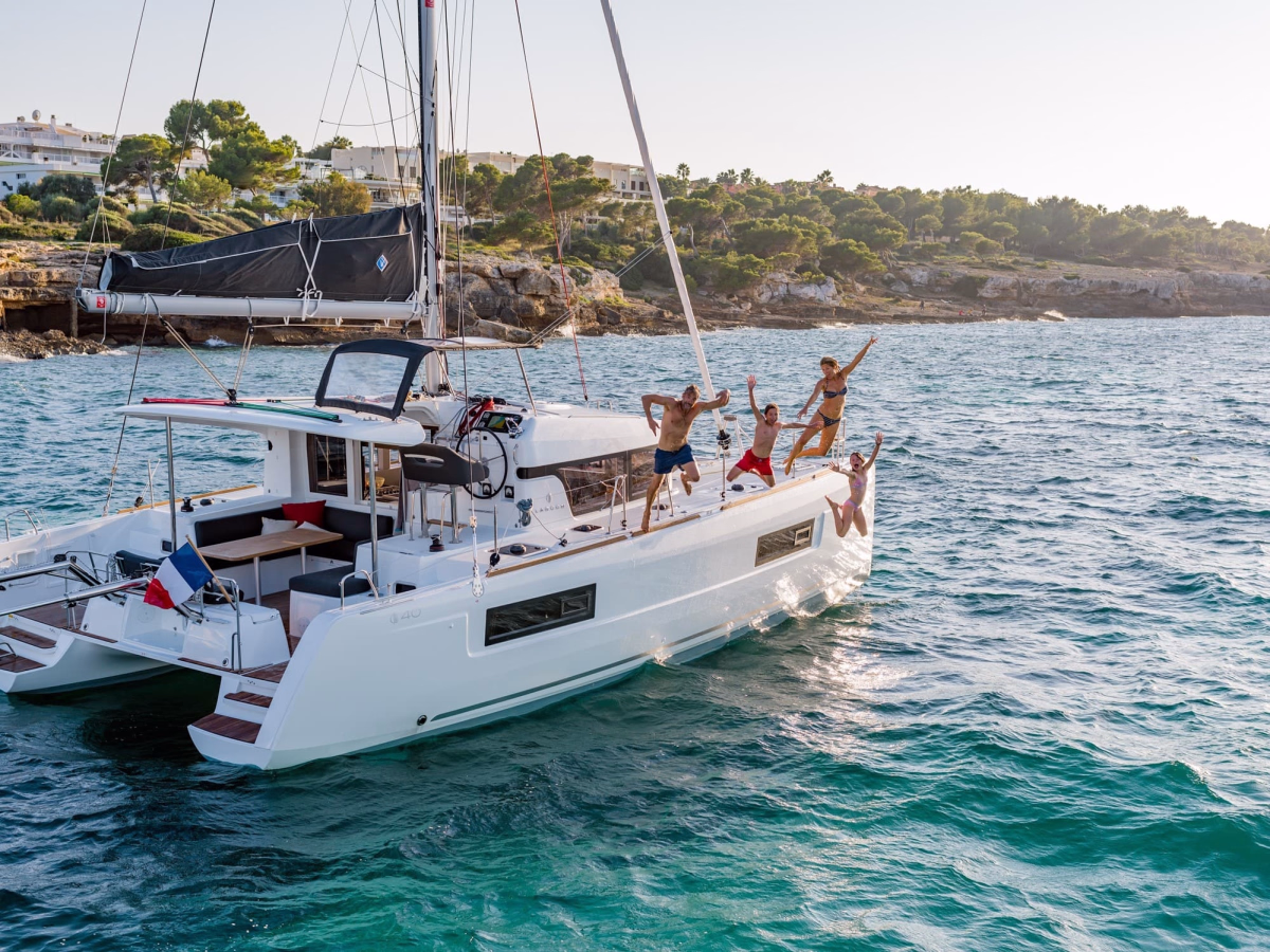 Traversée hauturière en catamaran de Marseille à la Corse