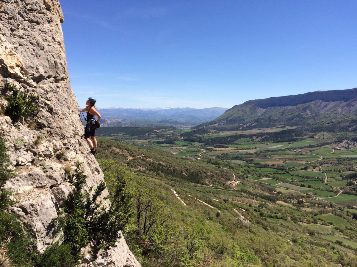 Voyage en Haute Montagne - Initiation escalade en falaise à Orpierre