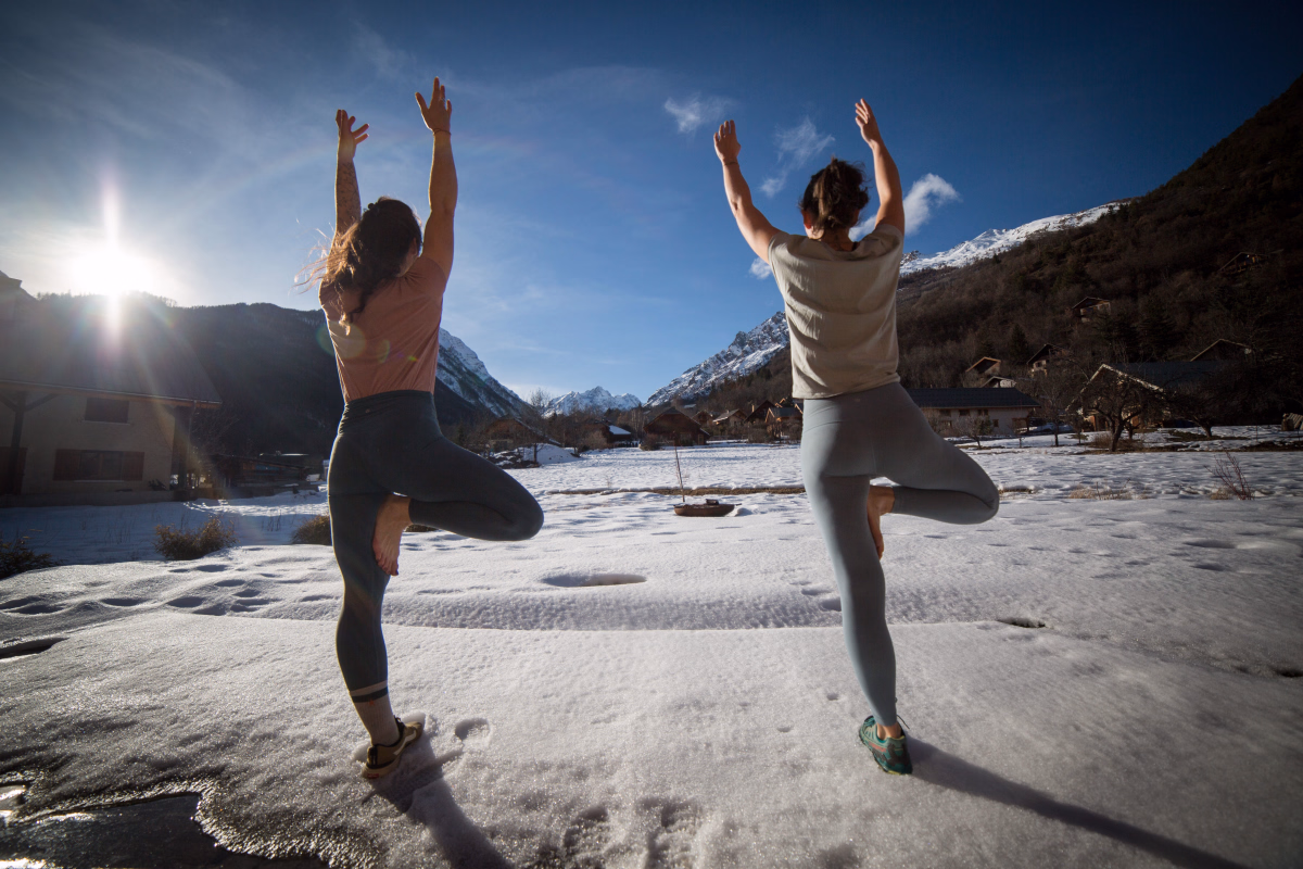 Parenthèse hivernale entre raquettes et yoga dans les Alpes